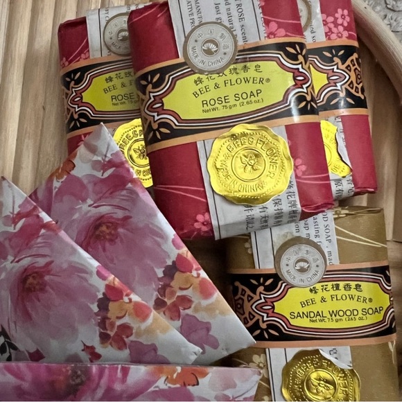 Bee & Flower Soap and Sachet Bundle Rose Sandalwood Floral 4 Bars Sealed Pkgs - Picture 3 of 12
